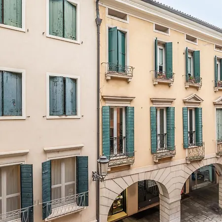 Guesthost - Flat 3 Apartmán *